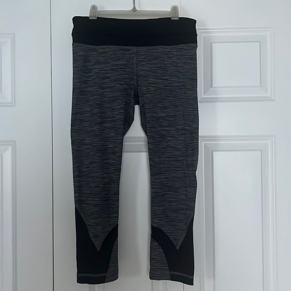 Lululemon Run Inspire Tight II- Crop- Legging- Size 6- 22” Inseam - Picture 1 of 7